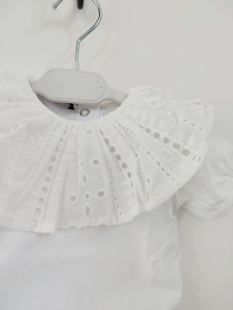 Body e T-shirt con collo in pizzo Phi Clothing