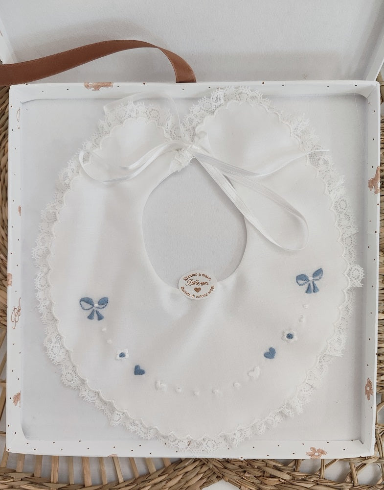 Bavetta ricamata a mano Biberon