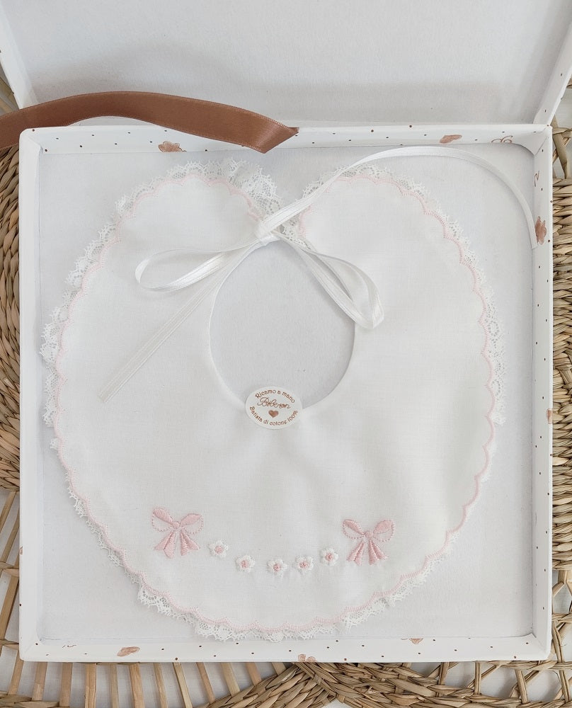 Bavetta ricamata a mano Biberon