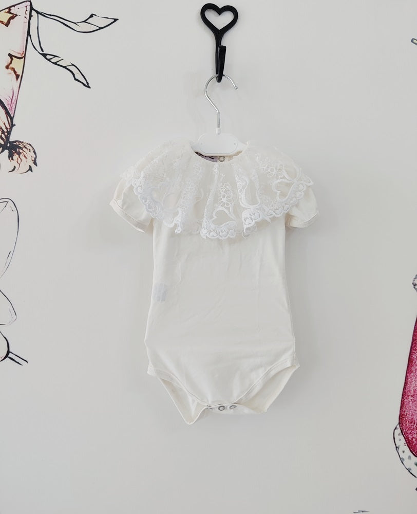 Body e T-shirt con collo in pizzo Phi Clothing