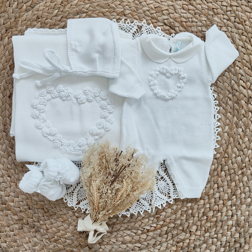 Tutina + cappellino + scarpine + copertina Bebè di Almy