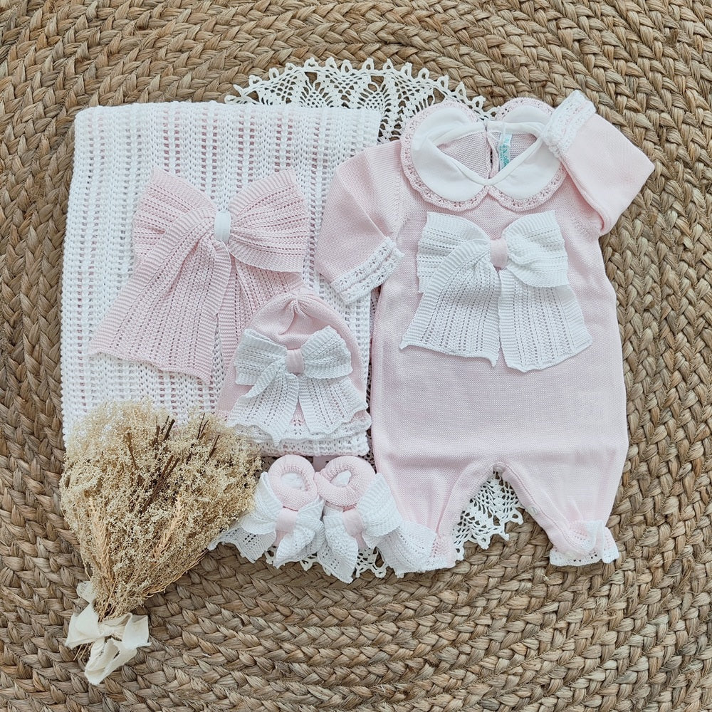 Tutina + cappellino + scarpine + copertina Bebè di Almy