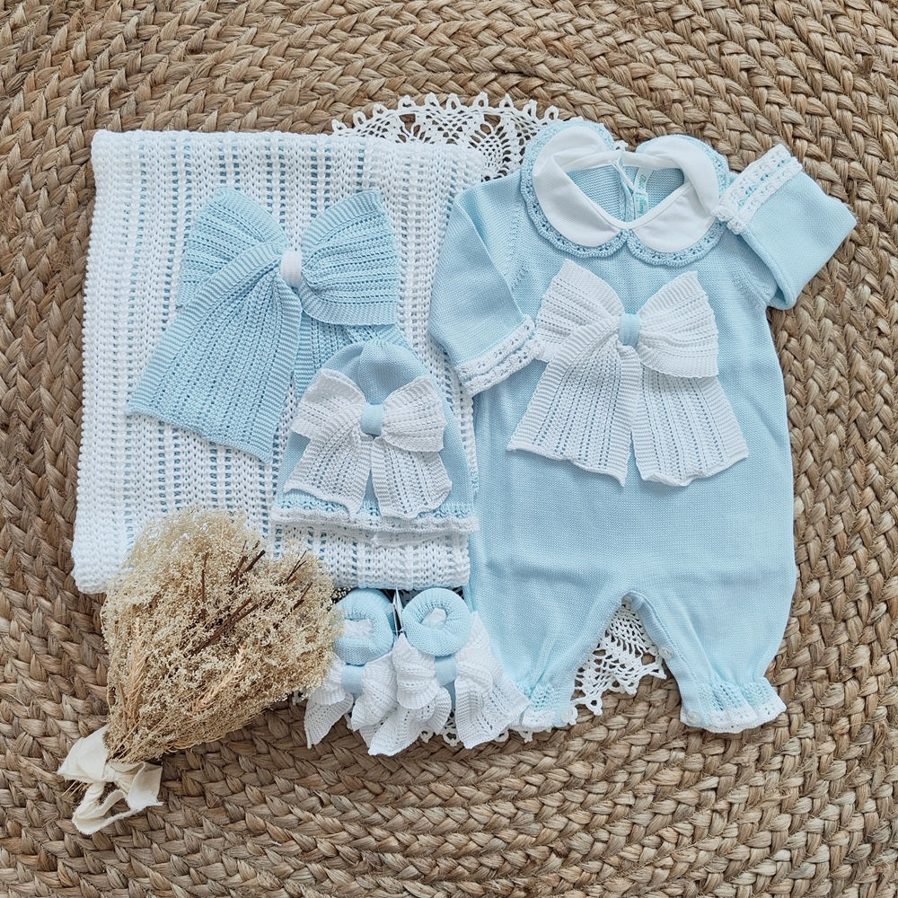 Tutina + cappellino + scarpine + copertina Bebè di Almy