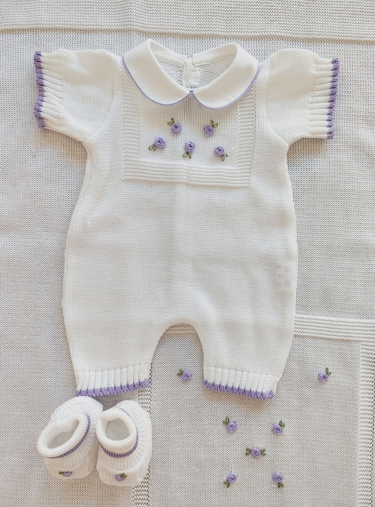 Tutina + Scarpie \ Pagliaccetto + Scarpine \ Bavetta + Cappello \ Lenzuolino \ Copertina in filo La Sartoria Dei Piccoli