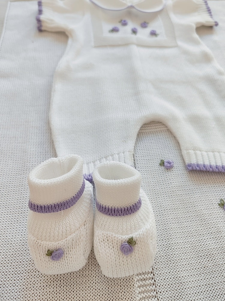 Tutina + Scarpie \ Pagliaccetto + Scarpine \ Bavetta + Cappello \ Lenzuolino \ Copertina in filo La Sartoria Dei Piccoli