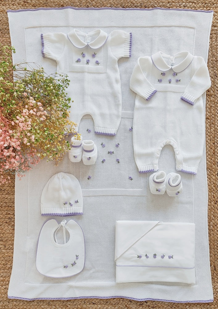 Tutina + Scarpie \ Pagliaccetto + Scarpine \ Bavetta + Cappello \ Lenzuolino \ Copertina in filo La Sartoria Dei Piccoli