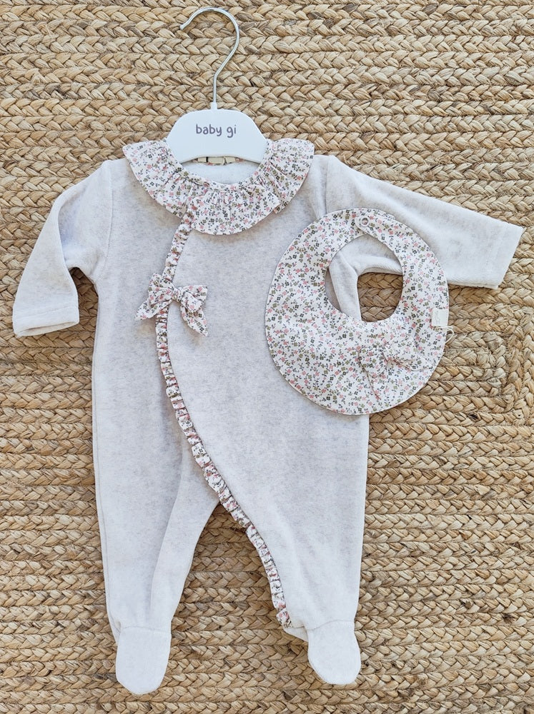 Tutina in ciniglia + Bavetta Baby Gi