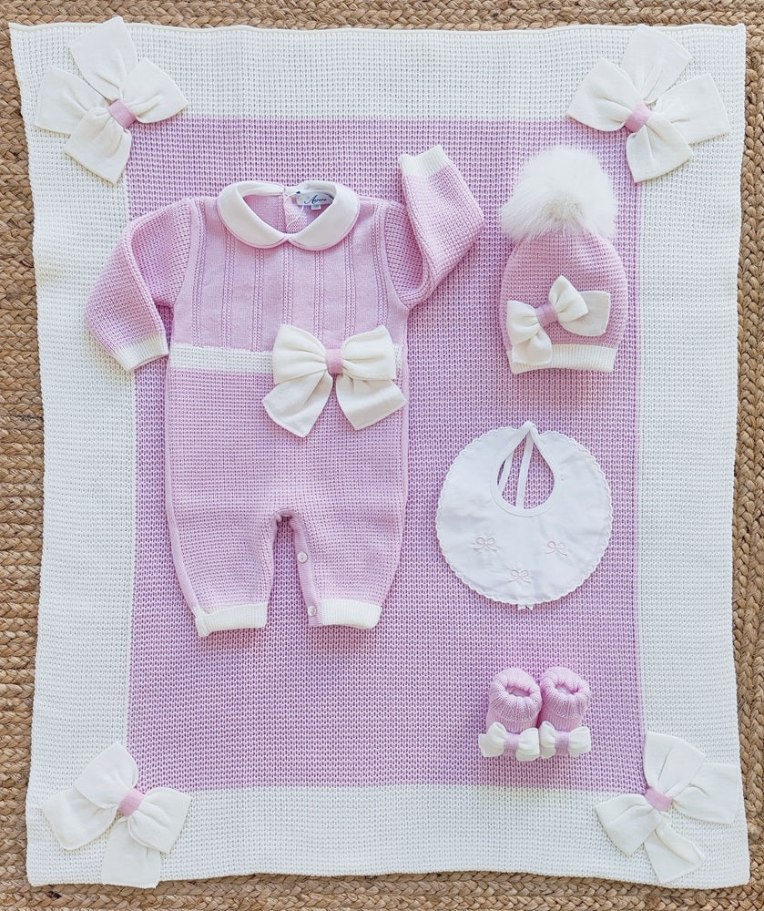 Tutina, Cappellino, Bavetta e Scarpette + Copertina Aurora